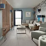Village 4* Glasgow