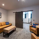 Hotel Sandman Signature