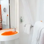إيزي غلاسكو سيتي 2*