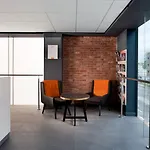 Easyhotel 2*