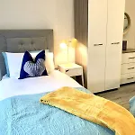 Byevo Almar - Close To And Airport - Perfect For Contractors Or Large Groups Casa de Férias *