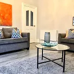 Byevo Almar - Close To And Airport - Perfect For Contractors Or Large Groups Casa de Férias *