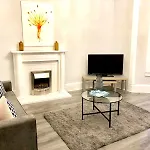 Byevo Almar - Close To And Airport - Perfect For Contractors Or Large Groups Glasgow