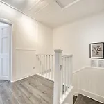 아파트 3br Flat Near Maryhill Park And West End With Parking *