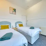 3br Flat Near Maryhill Park And West End With Parking *