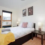2br With Parking Near Southside And Queens Park アパート *