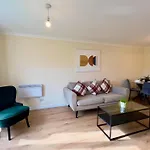 Appartamento Garden-view 2br - Free Parking & Wifi *