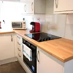 Bright 3 Bed Overlooking The Clyde Sec & Hydro *