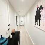2-bed Flat In East End アパート グラスゴー