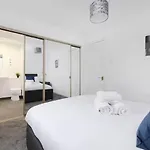 Bright 3 Bed Overlooking The Clyde Sec & Hydro *