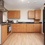 2br With Parking Near Southside And Queens Park アパート