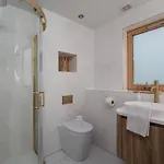 別荘 Newly Renovated 3 Bedroom Modern House グラスゴー