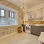 Beautiful 4 Bed Sandstone 別荘 *
