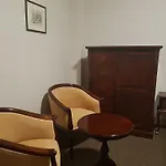 Crosshill House 4*