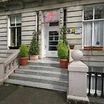 Royal West End Hotel 3*