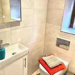 Byevo Almar - Close To And Airport - Perfect For Contractors Or Large Groups Casa de Férias Glasgow