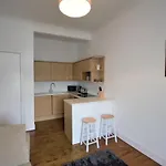 Bright And Cosy West End Διαμέρισμα *