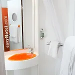 Easyhotel 2*