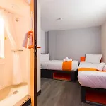 Easyhotel 2*