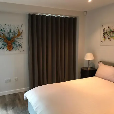 Riverside West End Apartamento