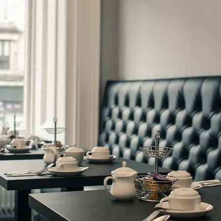 Royal West End Hotell