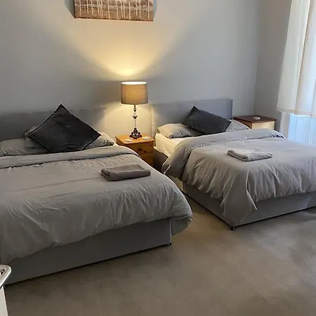 Bank Street Vr 3*