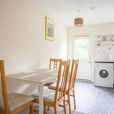 Glasgow's Cosy Family Near Secc Hydro Сasa de vacaciones