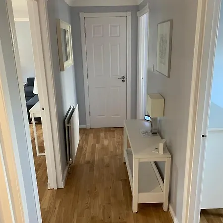 Flat One, 212 Eaglesham Road, East Kilbride, アパート *