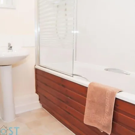 Exeter Drive Flat Apartment Glasgow