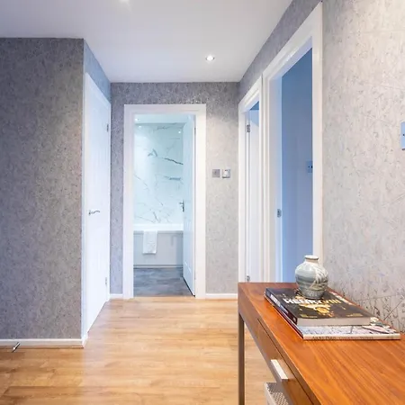 Stunning 2 Bed Merchant With Residents Parking *