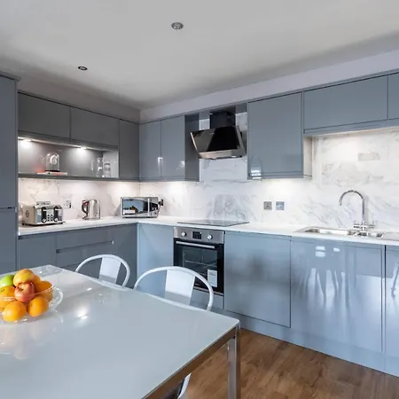 Stunning 2 Bed Merchant With Residents Parking *