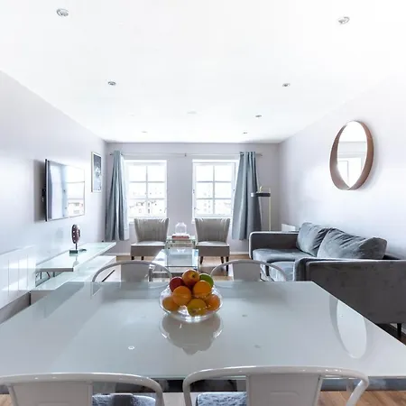 Stunning 2 Bed Merchant With Residents Parking