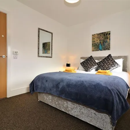 The Oatland - Luxury House With Private Garden & Parking