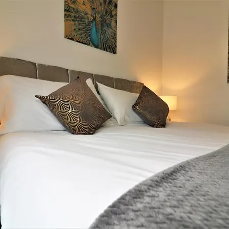 The Oatland - Luxury House With Private Garden & Parking *