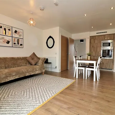 The Oatland - Luxury House With Private Garden & Parking * Glasgow