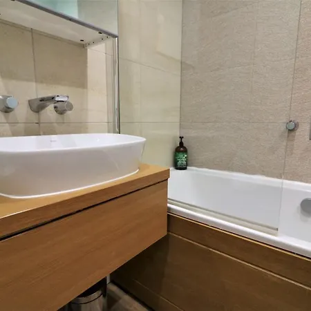 Hébergement de vacances The Oatland - Luxury House With Private Garden & Parking *