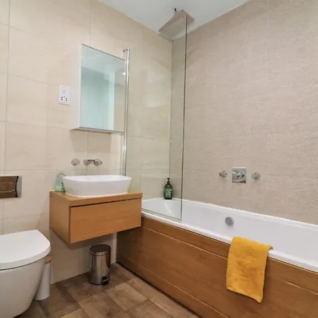 The Oatland - Luxury House With Private Garden & Parking Hébergement de vacances Glasgow