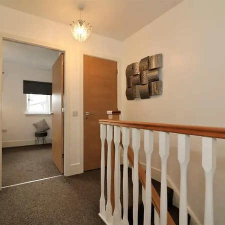 Hébergement de vacances The Oatland - Luxury House With Private Garden & Parking Glasgow