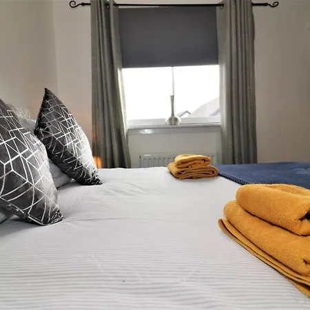 The Oatland - Luxury House With Private Garden & Parking * Glasgow