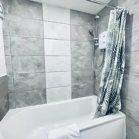 Bijou Merchant With Parking