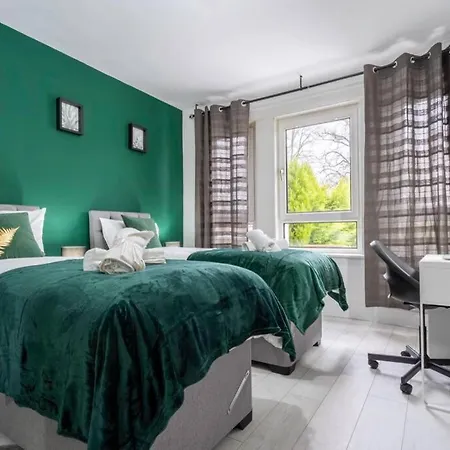 Cheerful 2 Bedroom Homely Apartment, Sleeps 4 Guest Comfy, 1x Double Bed, 2x Single Beds, Free Parking, Free Wifi, Suitable For Business, Leisure Guest, Contractors, Qe Hospital, Glasgow, Near Airport & Centre, Perfect For Common Wealth Games 20 Glasgow