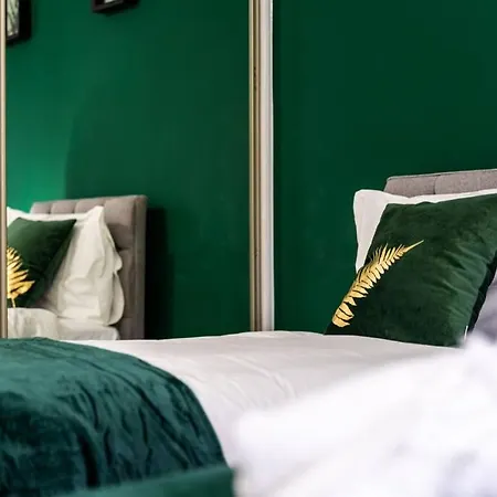 Appartement Cheerful 2 Bedroom Homely Apartment, Sleeps 4 Guest Comfy, 1x Double Bed, 2x Single Beds, Free Parking, Free Wifi, Suitable For Business, Leisure Guest, Contractors, Qe Hospital, Glasgow, Near Airport & Centre, Perfect For Common Wealth Games 20 *