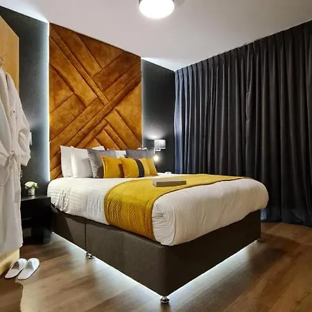 Aparthotel Metro 4*
