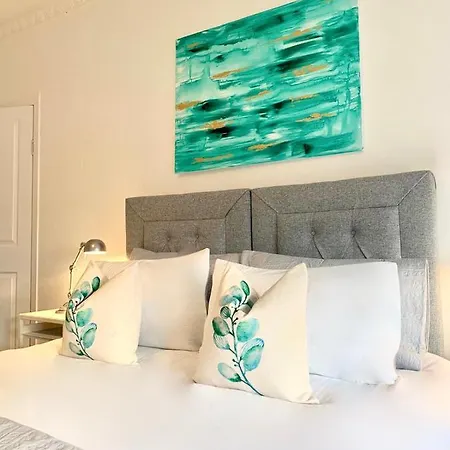 Hillington Apartment *