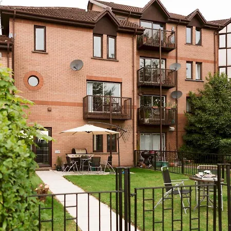 Pass The Keys Townhouse Overlooking The River Clyde, Sleeps 10 Holiday home