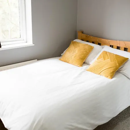 Pass The Keys Townhouse Overlooking The River Clyde, Sleeps 10 Glasgow