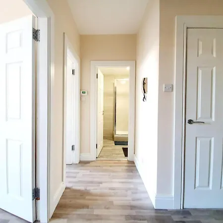 Apartment Gorgeous, Light & Airy In The Heart Of The West End, Close To Sec And Hydro *