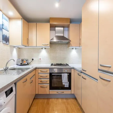 Modern 2 Bed Broompark/central Apt. With Parking