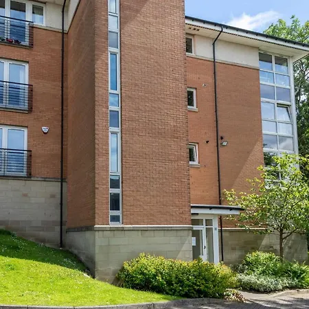 Modern 2 Bed Broompark/central Apt. With Parking * Glasgow
