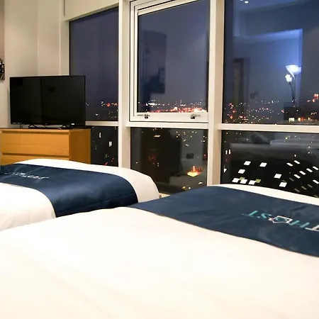 Views Centre Freeparking Apartment